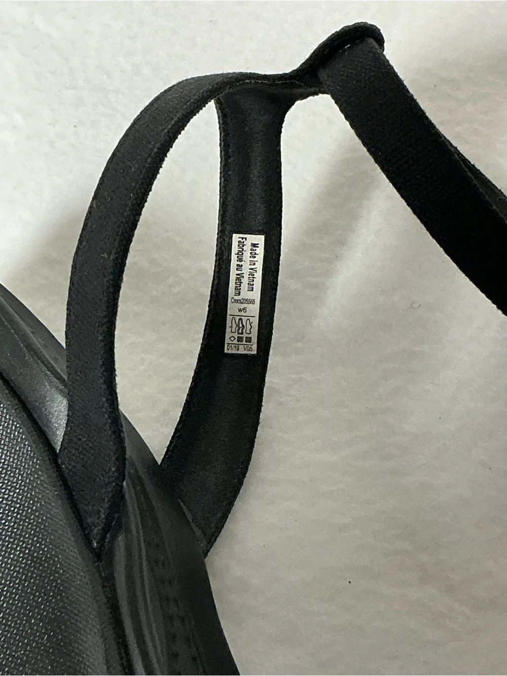 Crocs Leigh II Ankle Strap Wedge Sandals Black Womens Size 6 Metalblock Canvas